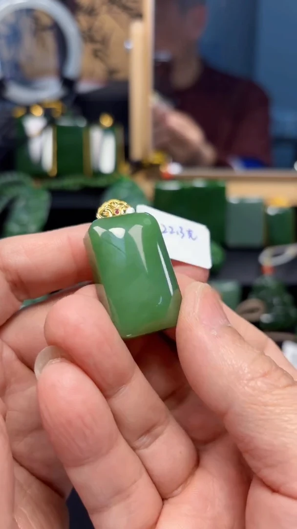 【闪购商品】和田玉（碧玉）吊坠(赠链)18K金镶嵌1