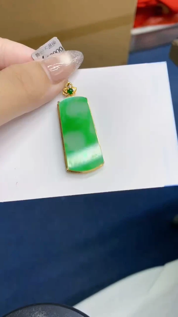 颈饰18K金镶嵌翡翠B****.1