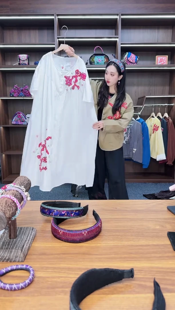 织绣A168蒙阿苏苗绣传承店