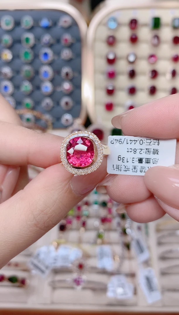 18K金镶嵌碧玺戒指碧玺2.8CT