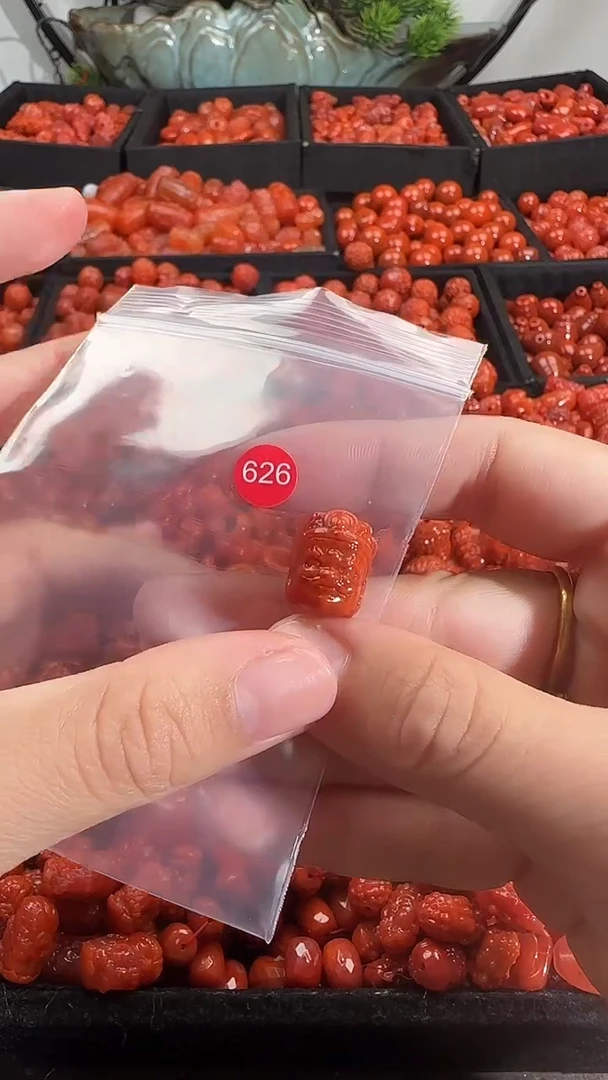 颈饰未镶嵌南红玛瑙1