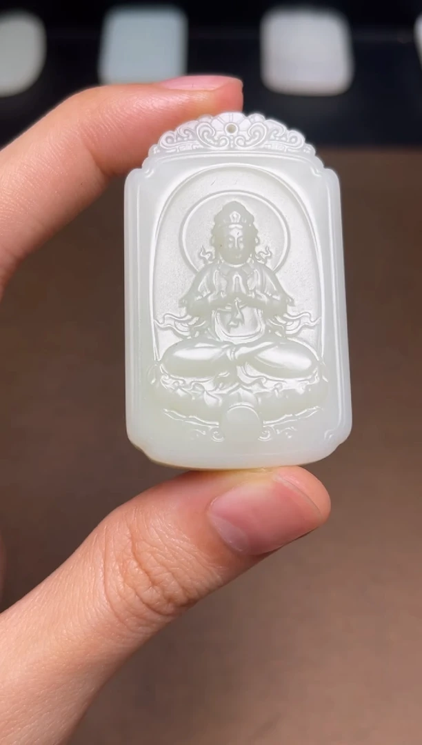 和田玉未镶嵌颈饰49 带点