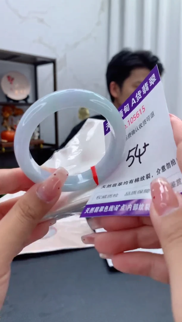 未镶嵌手镯翡翠有纹，完美者勿拍