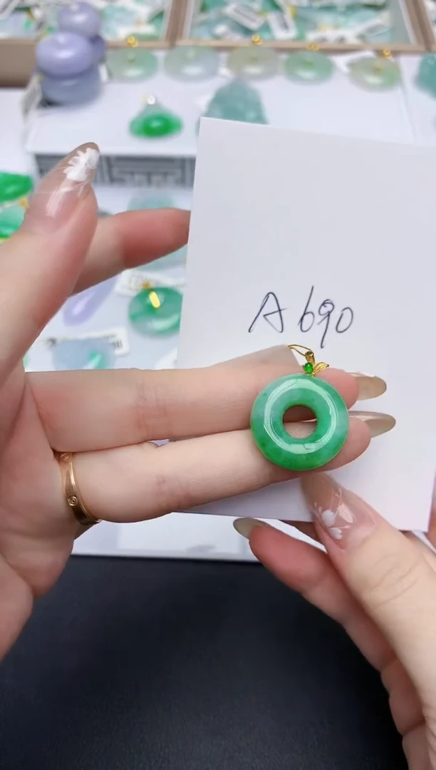 翡翠18K金镶嵌颈饰天然缅甸A货翡翠