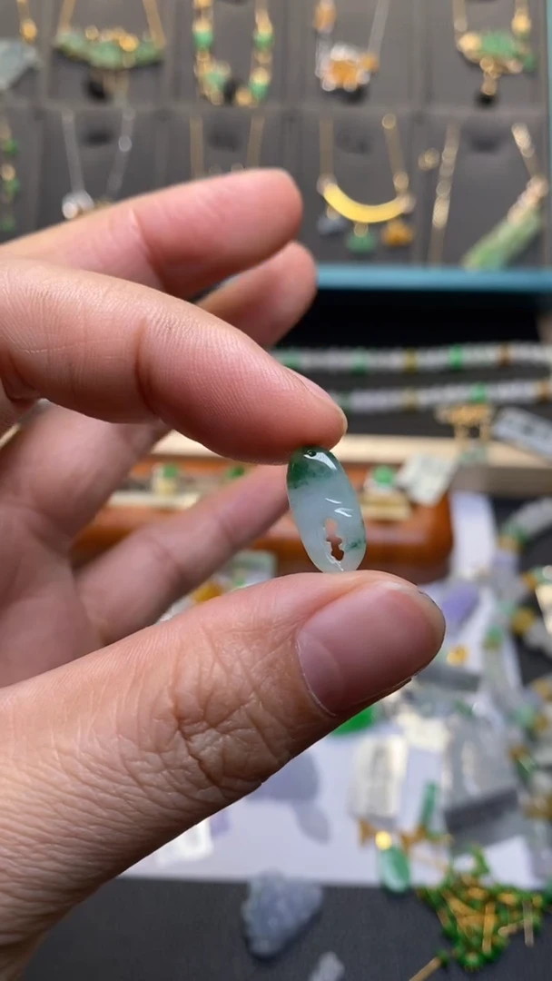 颈饰未镶嵌翡翠净货38648