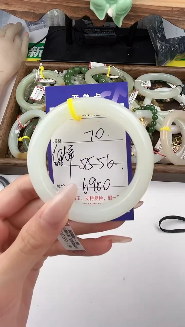 未镶嵌手镯和田玉70颜色微差无瑕疵