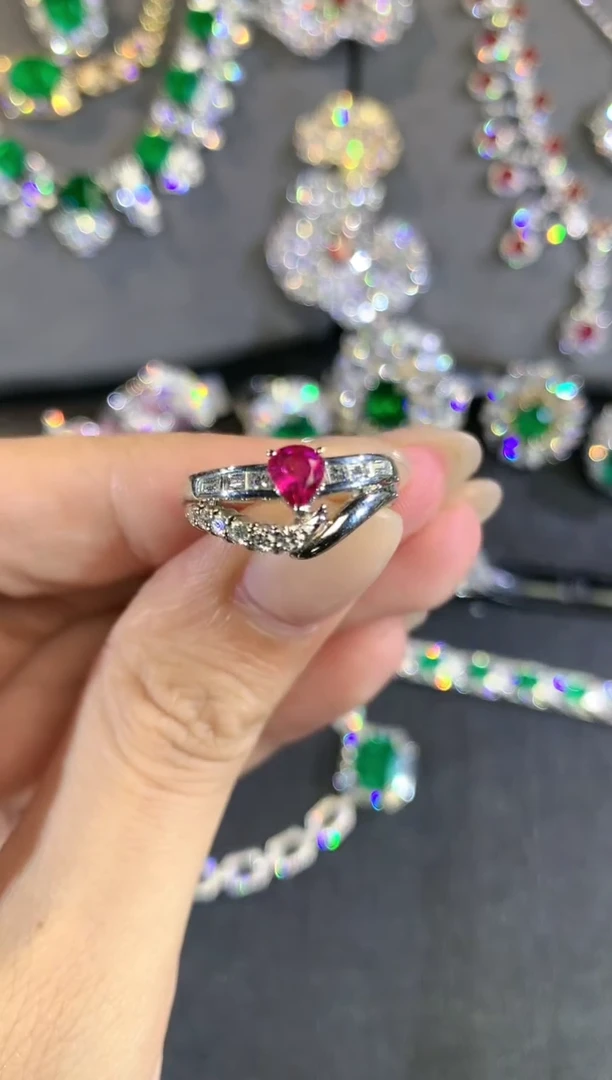 戒指铂Pt900镶嵌红宝石q104