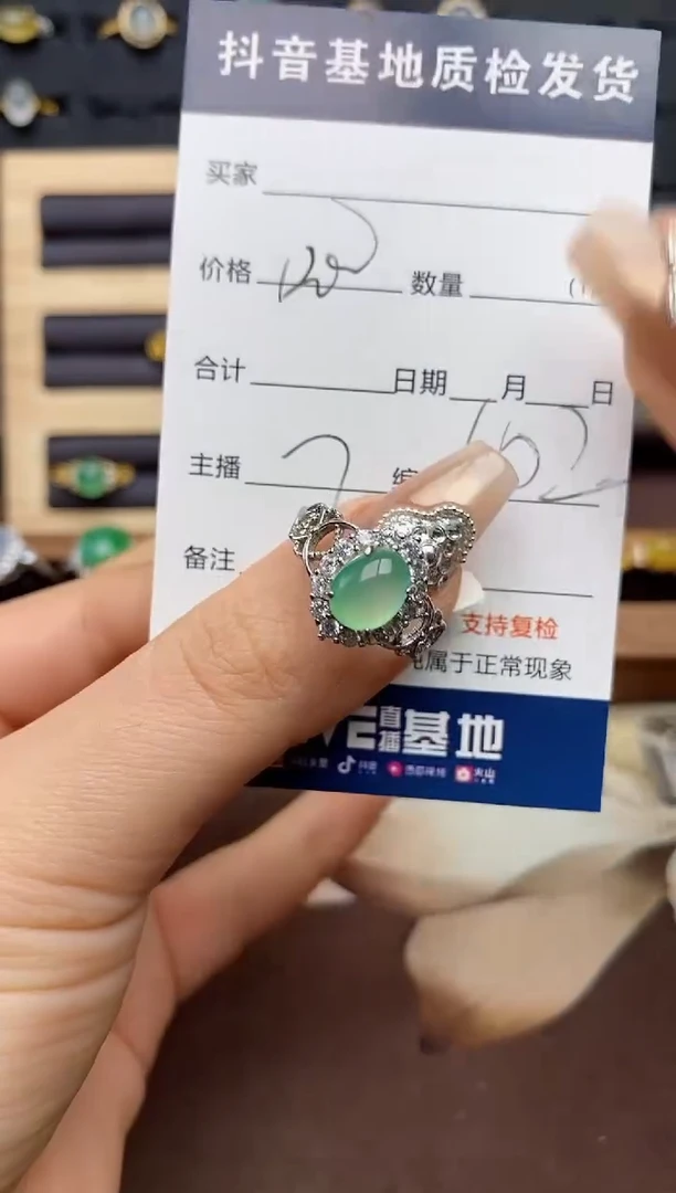 银S925镶嵌翡翠耳饰.