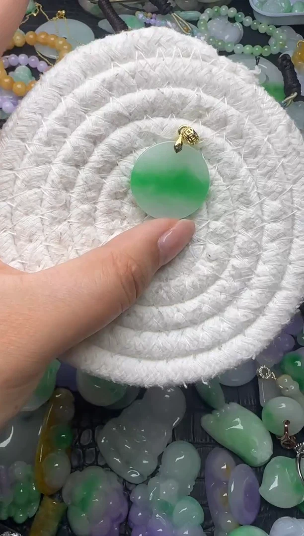 颈饰未镶嵌翡翠缅甸翡翠吊坠