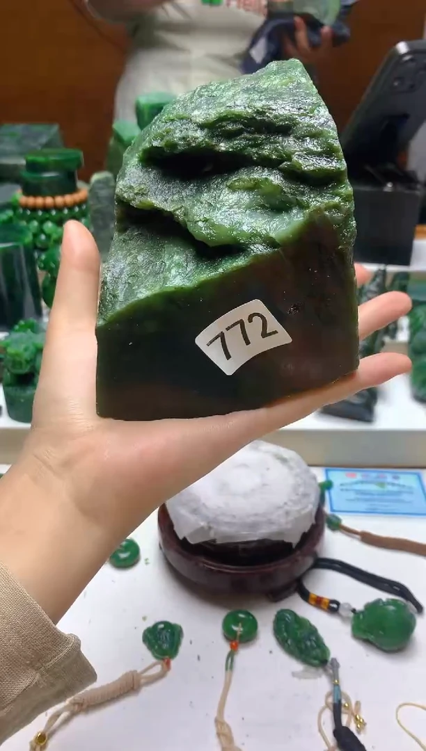 未镶嵌和田玉（碧玉）珠宝半成品0