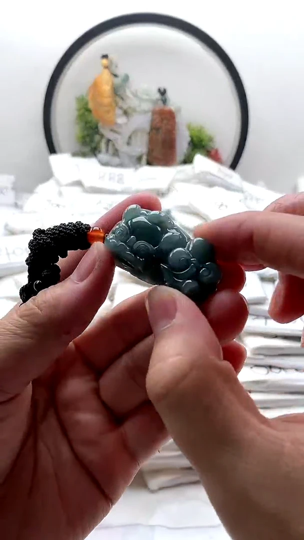 颈饰未镶嵌翡翠貔貅