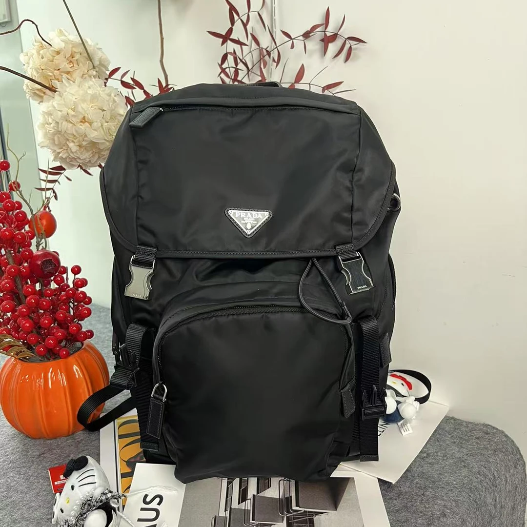 95新 Prada/普拉达 坤球奢选 普拉达新款尼龙双肩包