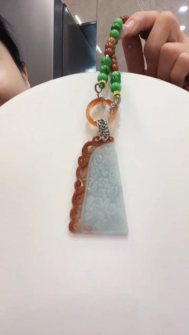 翡翠未镶嵌颈饰无事牌