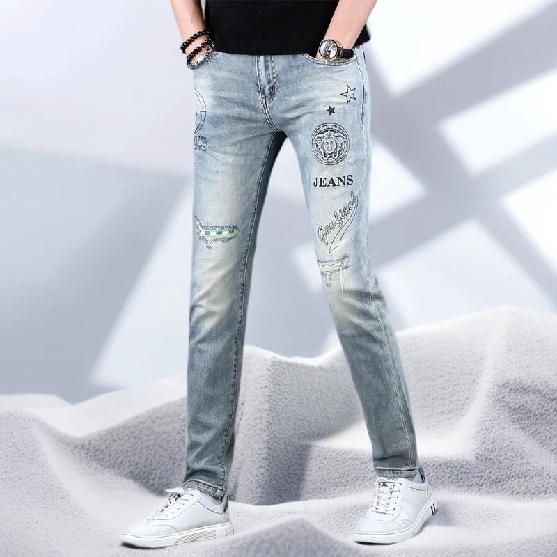 宾斯洛特潮牌浅蓝破洞牛仔裤男春夏季新款修身小脚显瘦男士长裤子