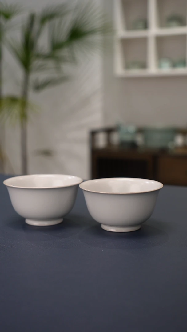 月白釉压手杯  微瑕无纹 两只 100CC