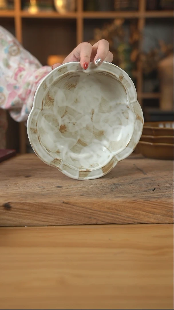 粉影系列的8英寸梅花盘