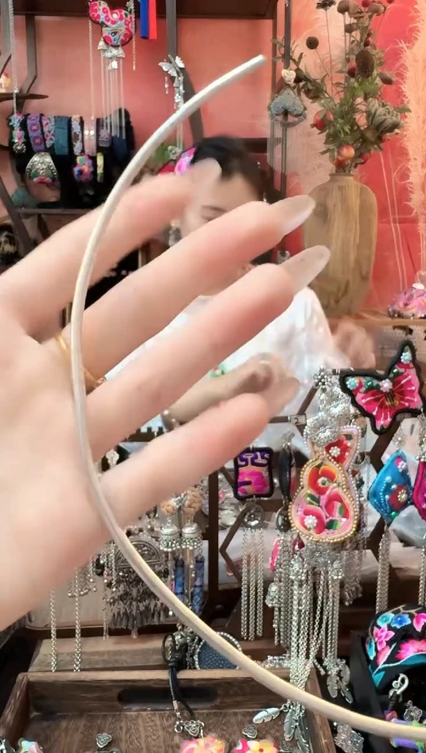 织绣云织谣民族风精美饰品   566