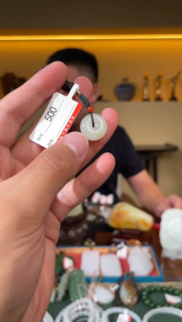 和田玉未镶嵌颈饰1