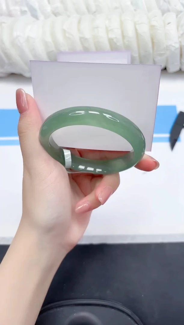 未镶嵌手镯石英质玉48-58-仪式感