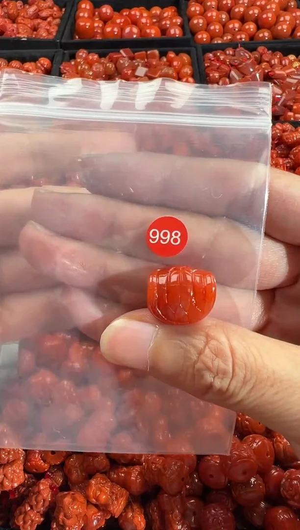 颈饰未镶嵌南红玛瑙1