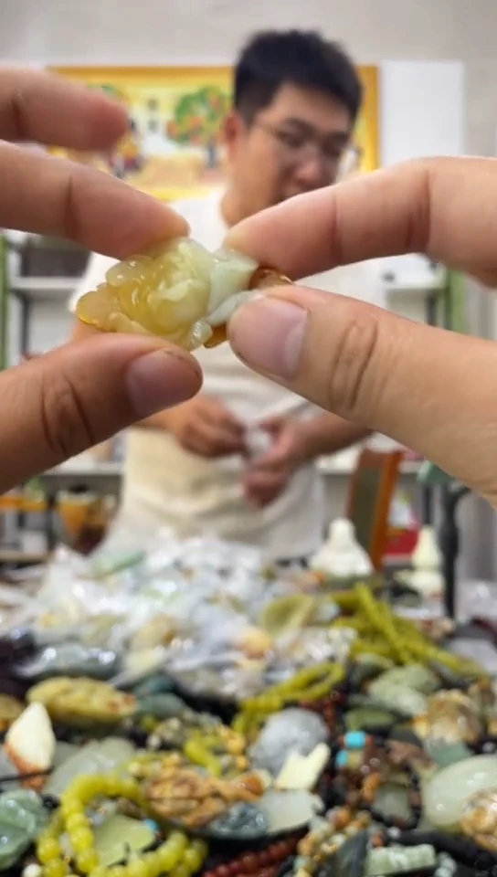 未镶嵌岫玉吊坠
