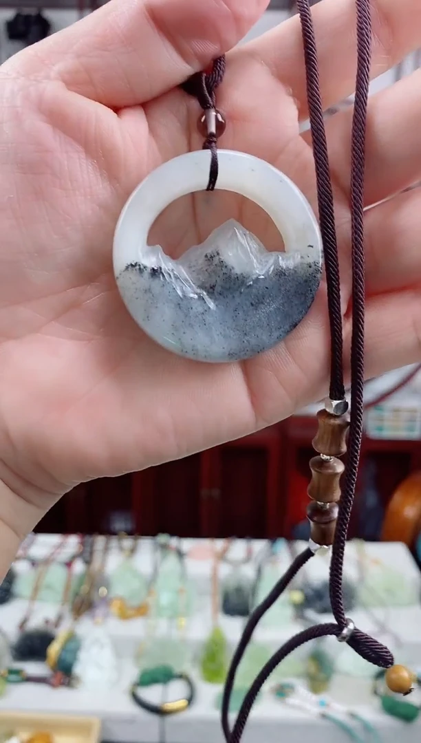 未镶嵌岫玉颈饰1
