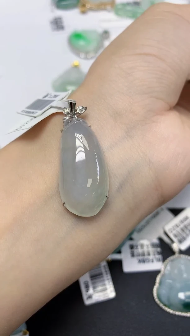 翡翠18K金镶嵌颈饰天然缅甸翡翠A货