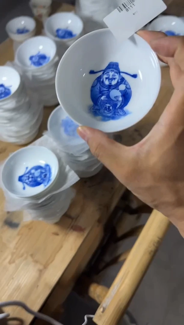 以笔为心，以瓷为纸。