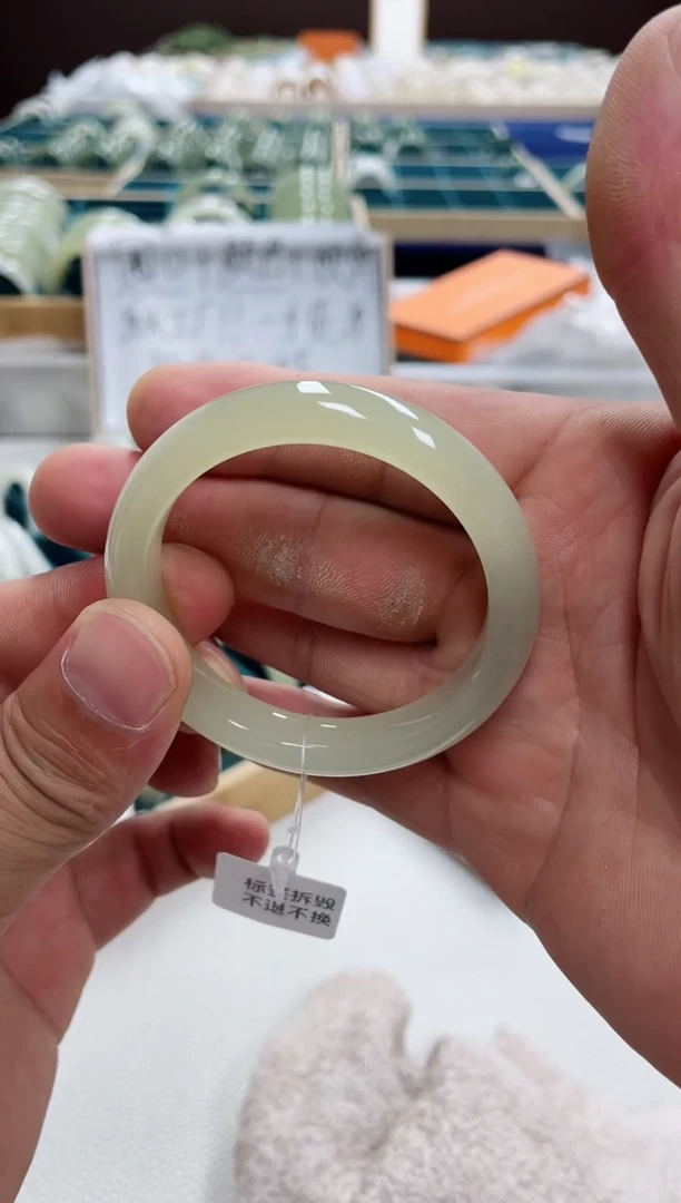 未镶嵌手镯和田玉芸*宝和田玉手镯