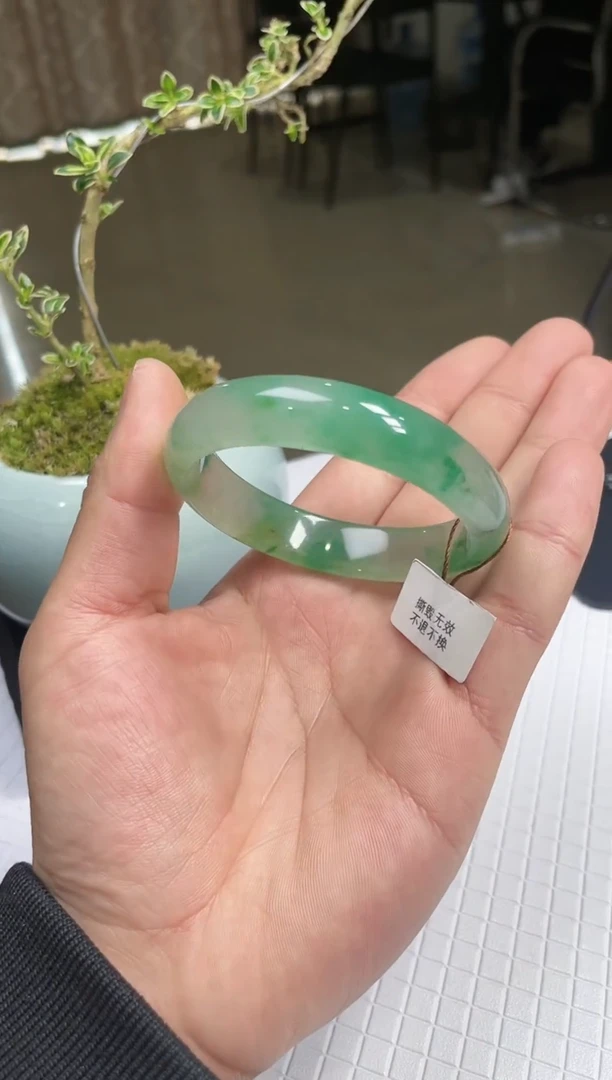 【闪购商品】石英质玉手镯未镶嵌非洲翠手镯多样性发货