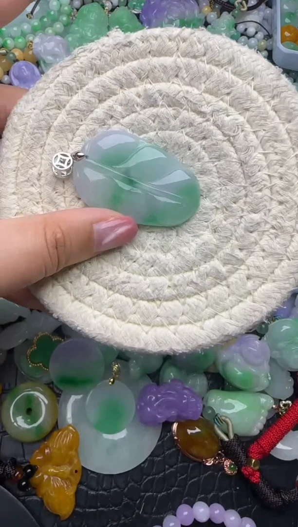 颈饰未镶嵌翡翠天然缅甸翡翠吊坠
