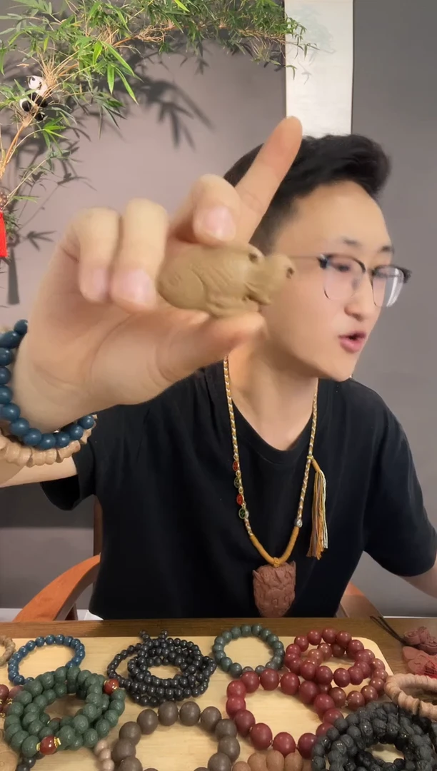泥塑宫廷龙涎香小金鱼