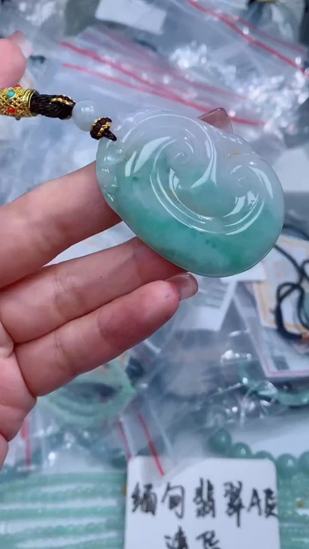 翡翠未镶嵌颈饰吊坠