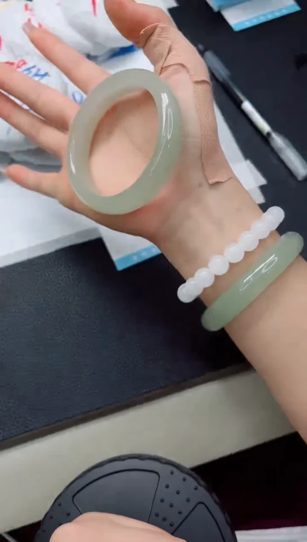 石英质玉手镯未镶嵌70-