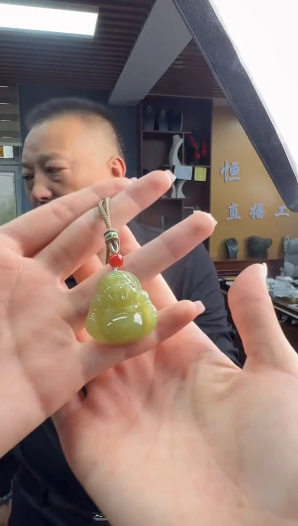 颈饰未镶嵌和田玉挂件