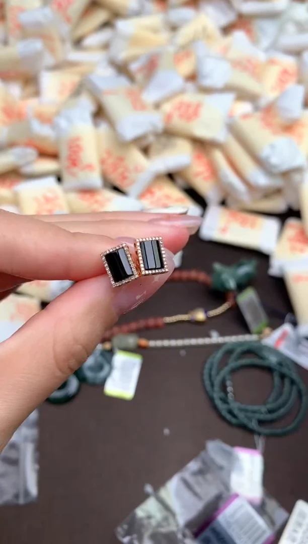 【闪购商品】翡翠耳钉18K金镶嵌一对