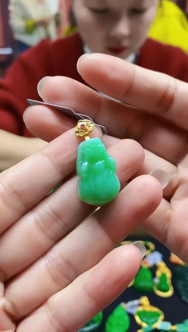 颈饰未镶嵌翡翠吊坠