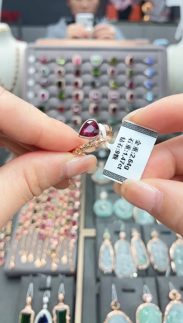 18K金镶嵌戒指碧玺1.47