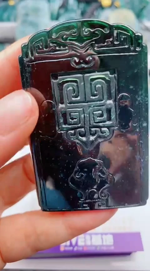 翡翠未镶嵌颈饰
