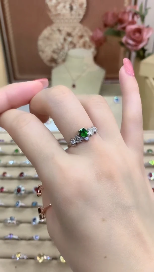 银S925镶嵌透辉石戒指藤蔓透辉石戒指