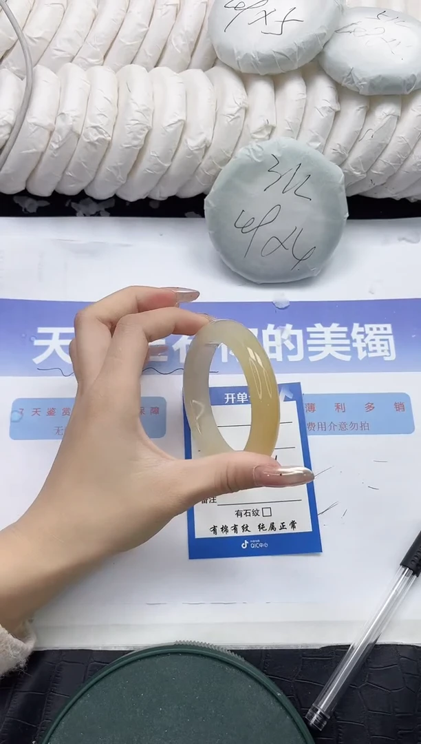 未镶嵌手镯石英质玉144-56