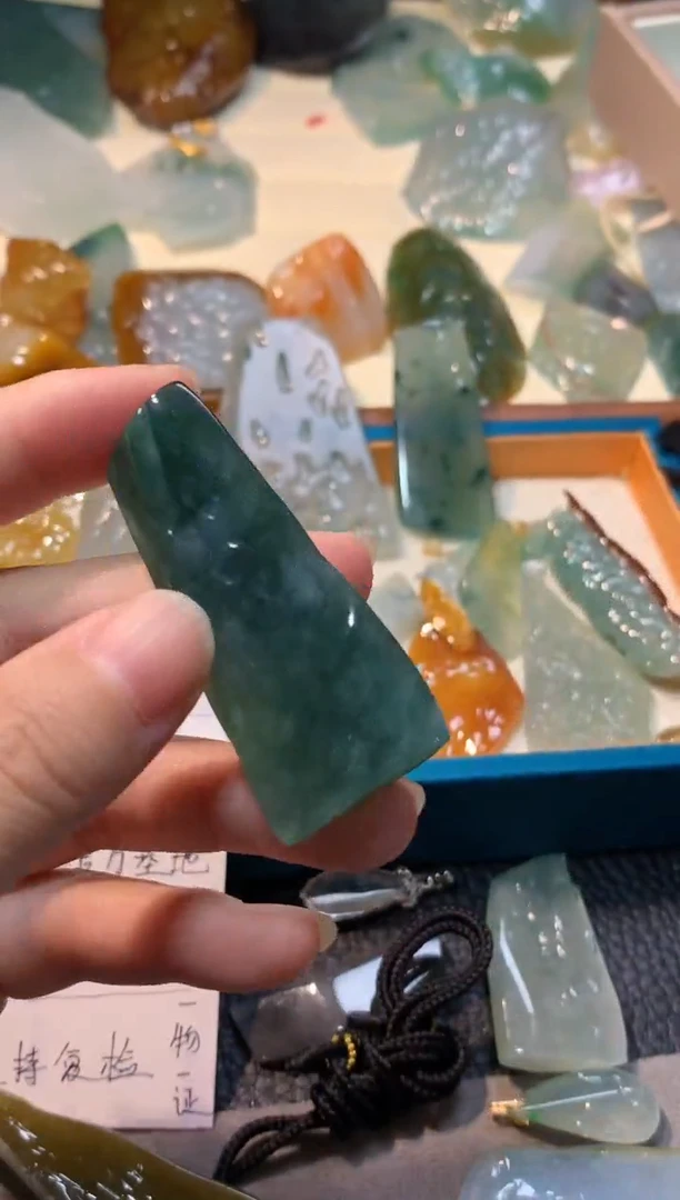 未镶嵌定制翡翠吊坠包工雕刻不退