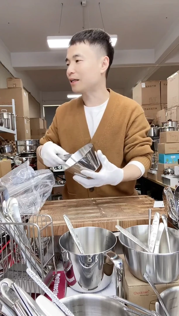 A21 微瑕卓德铭13cm锥形奶锅