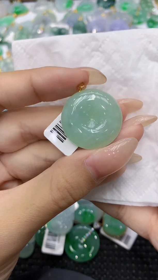 颈饰18K金镶嵌翡翠111111111111