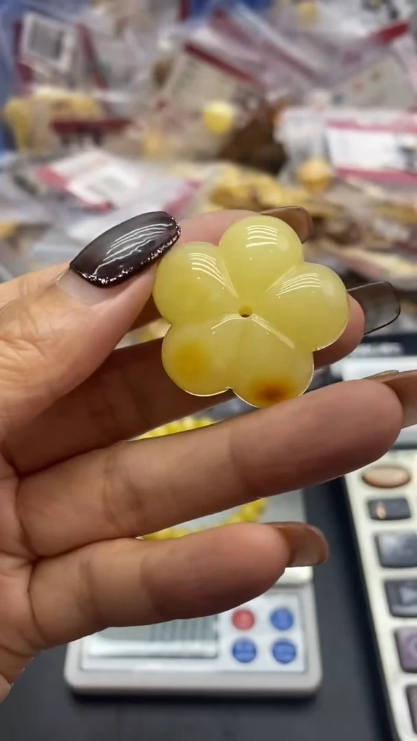 琥珀未镶嵌珠宝奇石1055