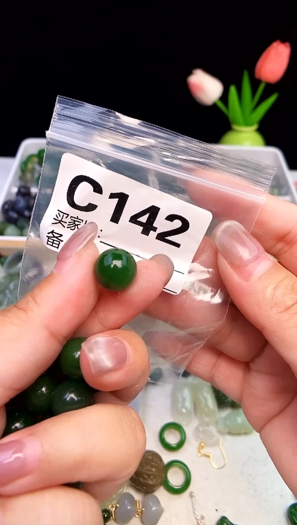 颈饰未镶嵌和田玉猫? 拍一发一