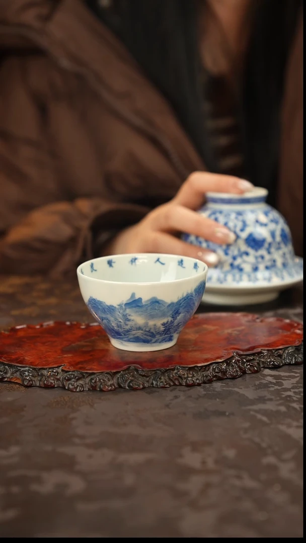 青花手绘山水主人杯