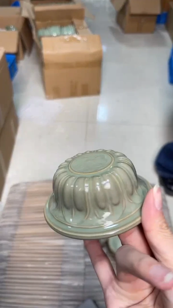 陶瓷天青色莲瓣宝象盖置 微瑕