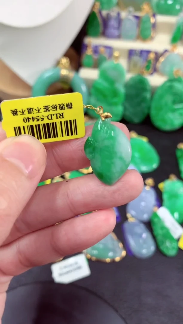 吊坠(不含链)18K金镶嵌翡翠挂件