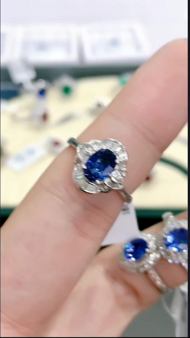 戒指蓝宝石18K金镶嵌·